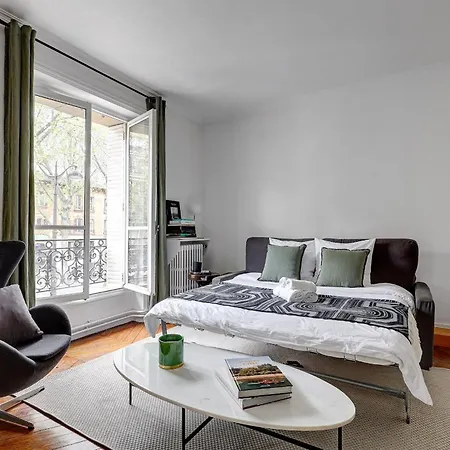 Apartment Eiffel Tower & Champ De Mars - 2br - Cityapartmentstay